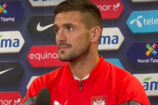 PROVOKACIJA NORVEŠKOG NOVINARA! Hteo da pita Tadića za traku duginih boja, stigla OŠTRA reakcija! (VIDEO)