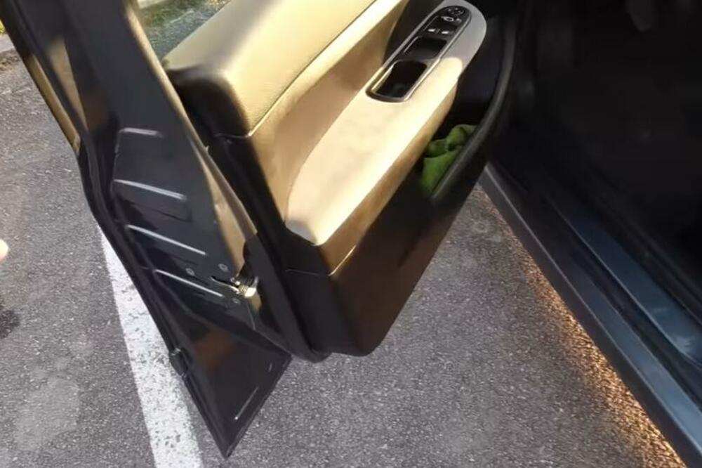 POŠTUJTE PRAVILO DESNE RUKE: Ako ovako otvarate vrata AUTOMOBILA možete spasiti nekome ŽIVOT!