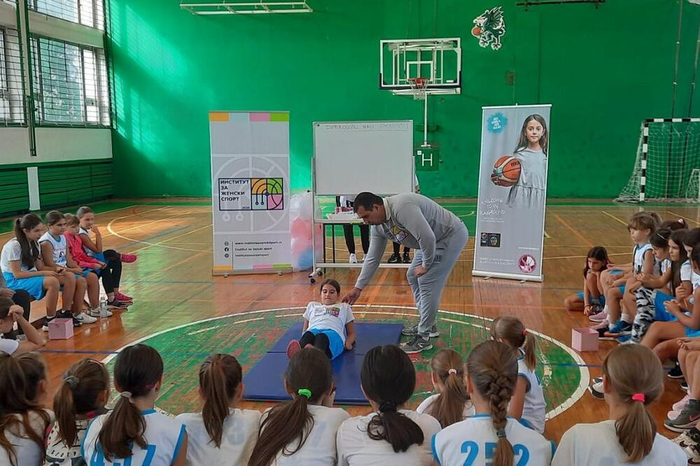 SPORTSKI TERENI JOŠ UVEK NISU JEDNAKI ZA DEVOJČICE I DEČAKE