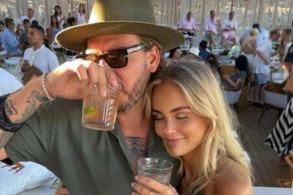 POZNATI FUDBALER ŠOKIRAO! Bolje da platim ESKORT DAMU, nego da me ganjaju SPONZORUŠE! (FOTO)