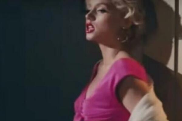 ANINI EKSPLICITNI SNIMCI POSTAĆE VIRALNI NA INTERNETU! "Uznemirena sam i loše mi je kada pomislim na to"