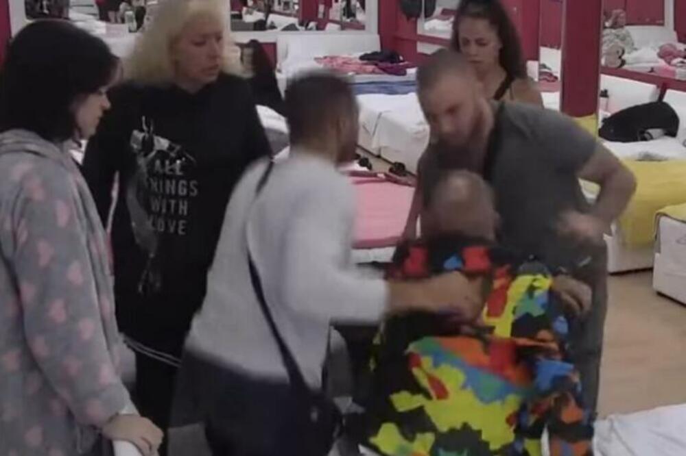 JEZIVE SCENE U ZADRUZI: Učesnik VRIŠTAO NA SAV GAS, otkrio da mu KOLENO VISI, odmah ŽELI KUĆI (VIDEO)