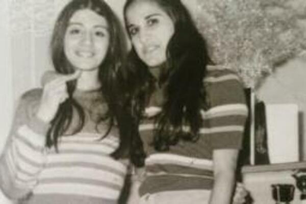 GOLE NOGE I SEVAJU ATRIBUTI ŽENA U IRANU! Izašla slika od pre 86 godina, DANAS ZA OVO PLAĆAJU ŽIVOTOM (FOTO)