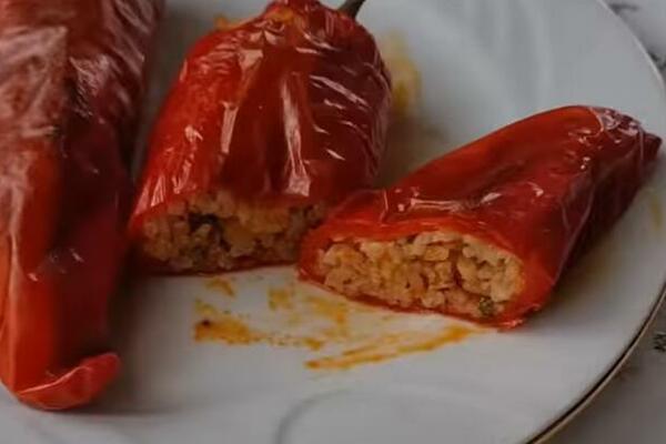 OVAKO SU NAŠE BAKE PUNILE POSNE PAPRIKE: Nećete verovati šta su STAVLJALI u njih, zbog toga ispadnu TOP