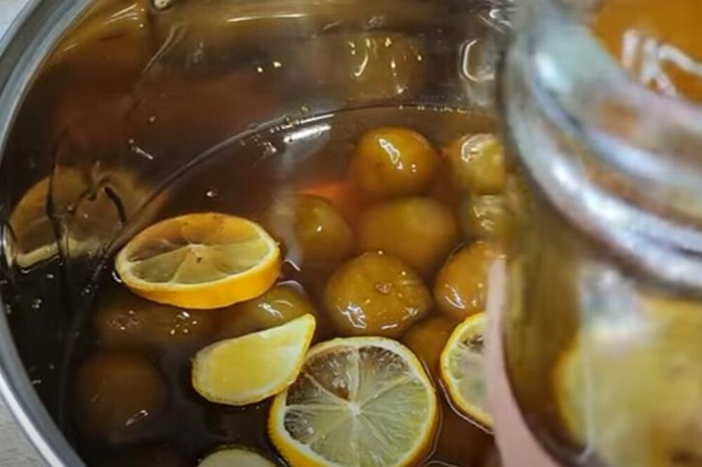 STARINSKO SLATKO OD SMOKAVA KAKVO SU NAŠE BAKE SPREMALE: Najukusnija slatka tegla koju ćete smazati do kraja leta