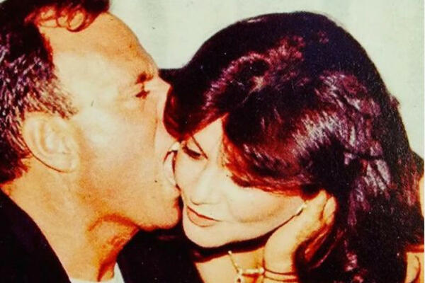 POKLANJALA SI, AL SI KRALA I NEVERNA SI BILA TI: Muž joj je STRAH I TREPET u medijima, a ona FATALNA ŽENA