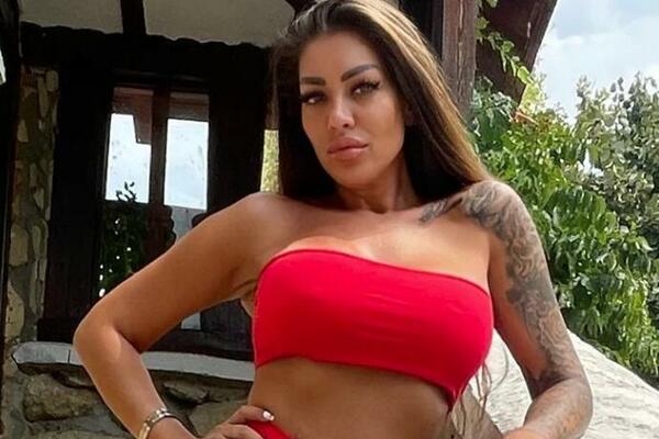 BILA JE NAJPOZNATIJA PEVAČICA, A SADA JE UŠLA U ELITU: Muškarci su LUDELI za njom, a ona izgleda kao BOGINJA (FOTO)