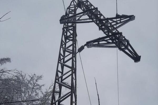 MEŠTANI POJEDINIH ČAČANSKIH SELA BILI SATIMA U MRAKU: Isključenja im najavljena i ZA SUTRA i to sve zbog NEVREMENA!