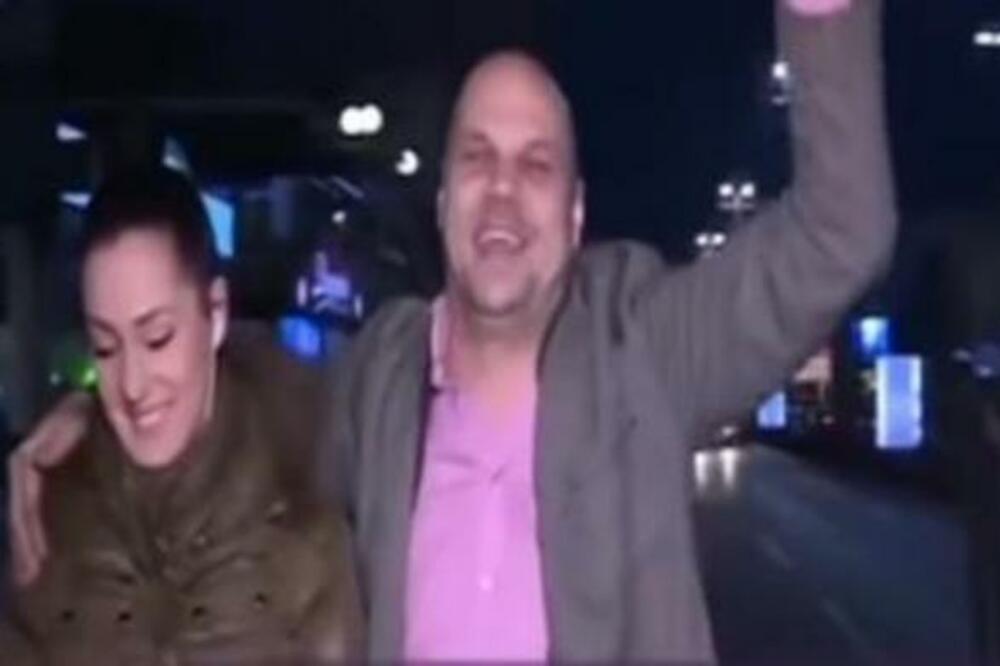 BOSANAC ULETEO VODITELJKI U KAMERU USRED PRENOSA, PA REKAO NEŠTO ŠOKANTNO: O snimku bruji region (VIDEO)