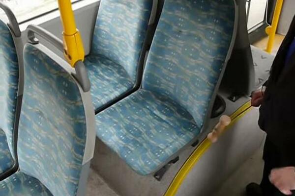 SEDIŠTA U AUTOBUSIMA UVEK SU OBOJENA U OVE BOJE: Kada čujete razlog za to, smučiće vam se život (VIDEO)