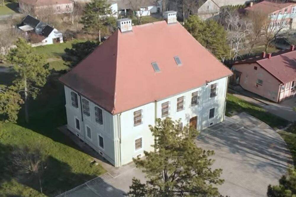 JAUKALA DO SMRTI, A NA SVAKIH 10 GODINA SE POJAVLJUJE ČOVEK U POHABANOM ODELU:Jeziva LEGENDA o SRPSKOM DVORCU! FOTO