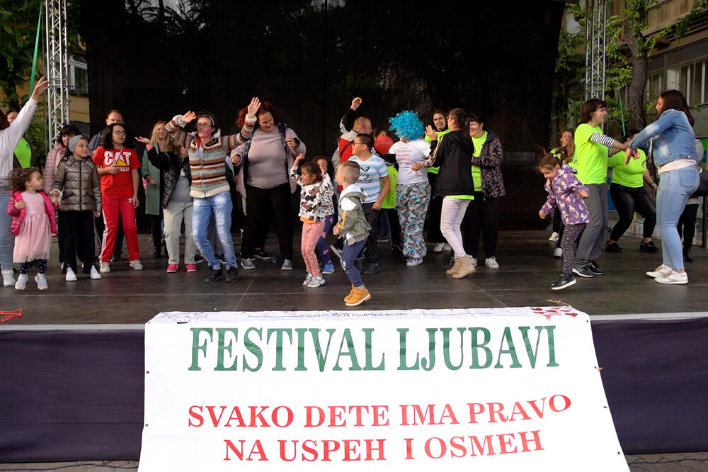 ŠKOLARCI SUBOTIČKIH ŠKOLA POKAZALI DA MEĐU DECOM NEMA RAZLIKE! Ovo je 5. "Festival ljubavi - inkluzija na delu"