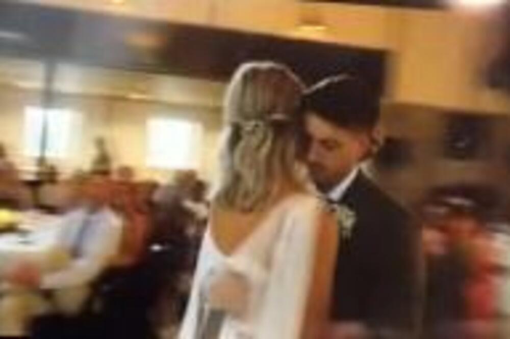 KUM JE OVO URADIO PRED SVIMA DOK SU MLADENCI PLESALI: Nije mogao da se SUZDRŽI pred MLADOM, SKANDAL (VIDEO)