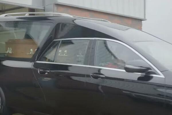 "IMALA SAM TROJKU U POGREBNOM VOZILU, VREDELO JE"! Skandalozna ispovest Milice iz Beograda, kraj priče je NAJJAČI!