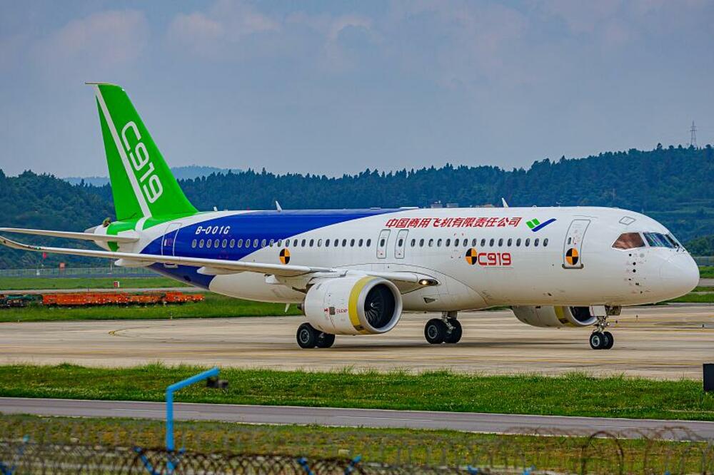 Si Đinping se sastao sa projektnim timom aviona C919 u Pekingu