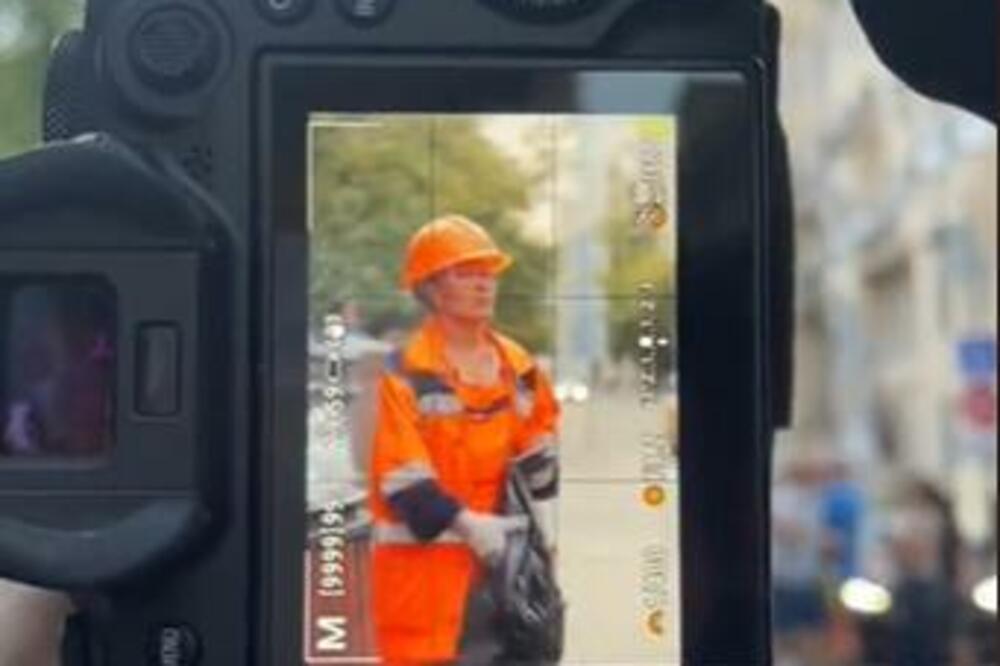 ČISTILA SMEĆE NA ULICI, A KADA JE SKINULA ŠLEM - SVI SU SE ŠOKIRALI: Ovo je krila ispod ĐUBRETARSKOG odela! (VIDEO)