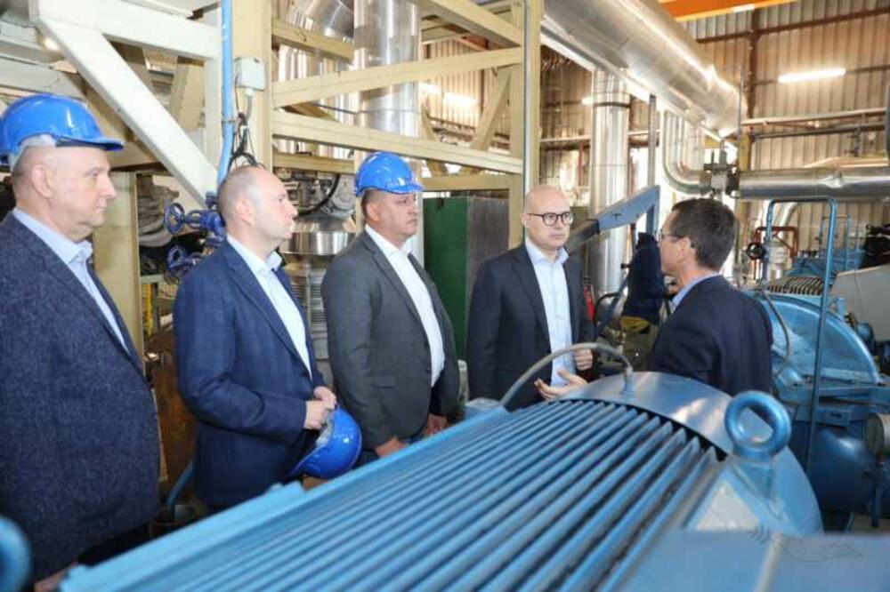 "NOVOSADSKA TOPLANA" JE SPREMNA ZA PREDSTOJEĆU GREJNU SEZONU: Gradonačelnik Vučević posetio gradsko preduzeće