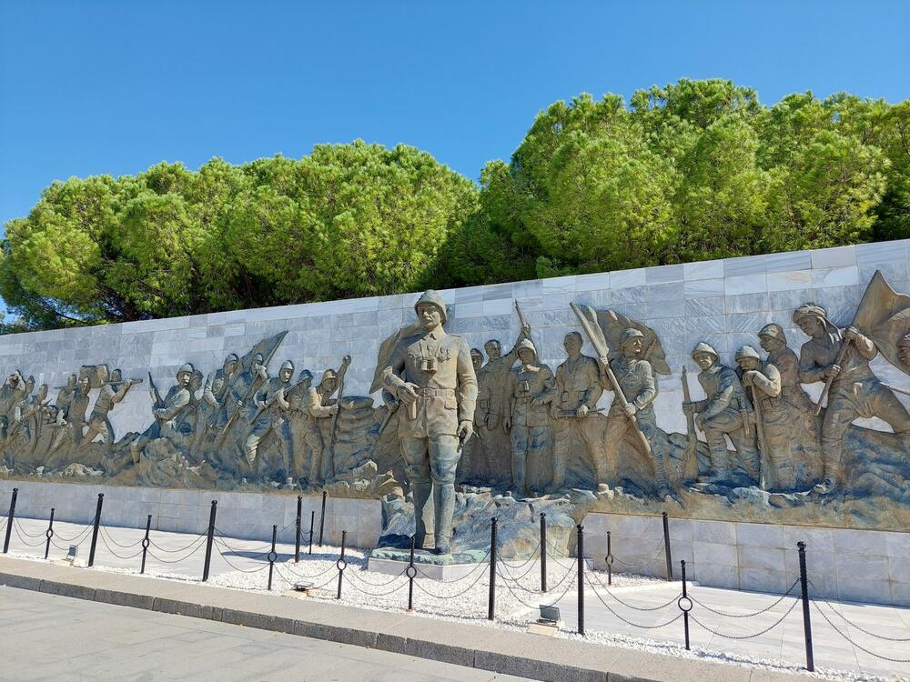 Spomenik vojnicima i Ataturku