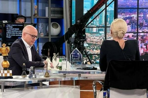 VUČEVIĆ: Ogromni pritisci na predsednika Vučića, treba da na tankoj žici izdržimo da ne propadnemo