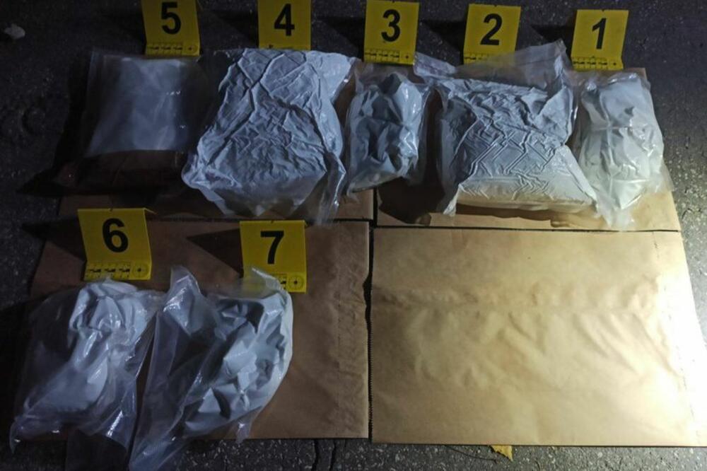 UHAPŠEN BOSANAC U ŠAPCU, NAĐENO MU SKORO 10 KILA "SPIDA": Još je bio i NADROGIRAN (FOTO)