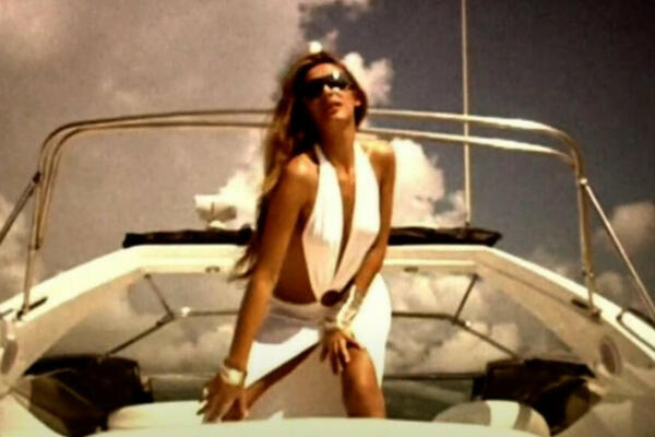 ŽESTOKI MOMCI SE LEPILI ZA NJU, ZVALI JE "KRALJICOM SPLAVOVA": Posle raskida sa Lukasom kao u ZEMLJU da je PROPALA