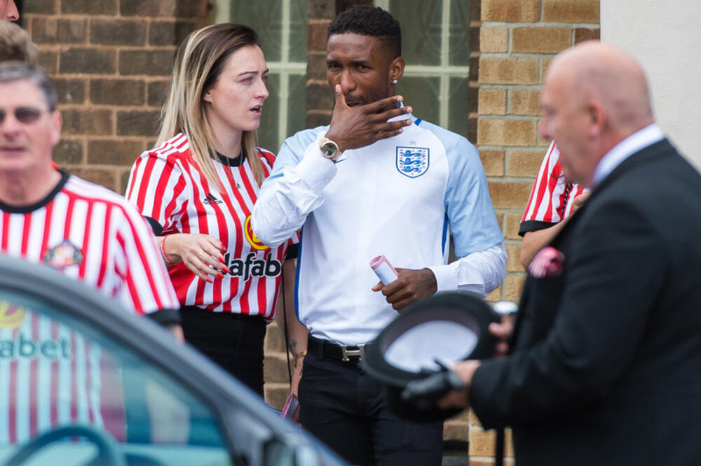 IKONA TOTENHEMA UMEŠANA U SKANDAL: Mesec dana posle venčanja želeo da prevari ženu!