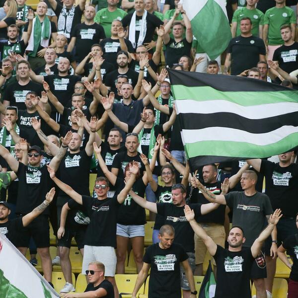 NAVIJAČI FERENCVAROŠA SE NARUGALI ZVEZDI: Upečatljivom koreografijom odgovorili na poruku sa "Marakane"! (FOTO)