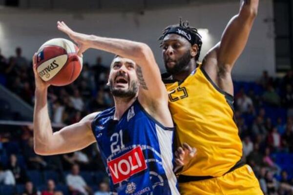 BUDUĆNOST SPREMNA ZA DERBI PROTIV ZVEZDE! Borac nemoćan u Ljubljani! (FOTO)