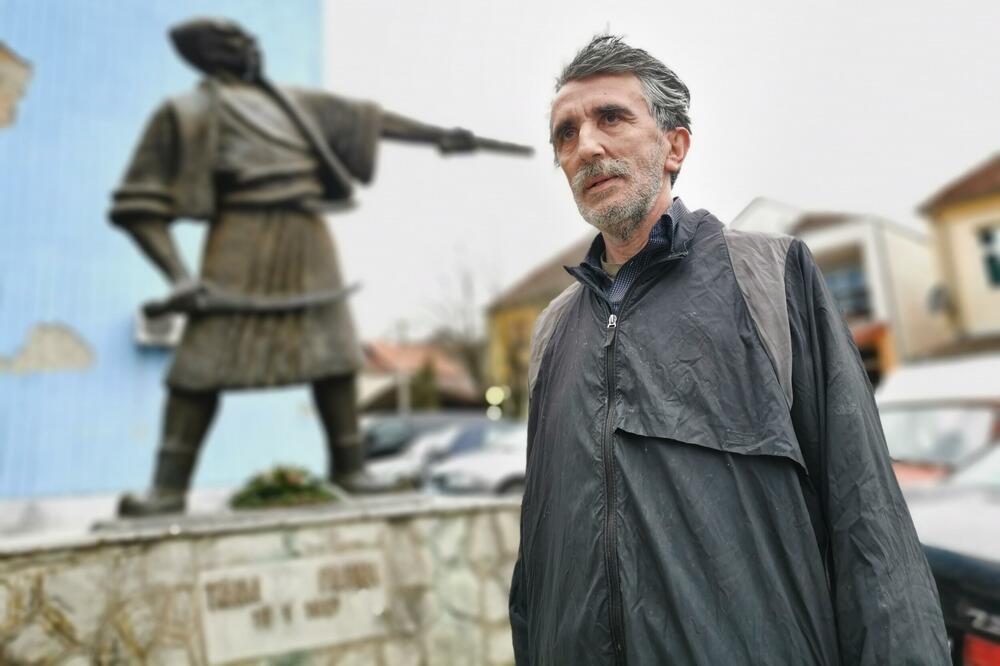 ON JE JEDINI ŽIVI POTOMAK VELIKOG SRPSKOG JUNAKA: Zoran je isti Tanasko, pogledajte samo (FOTO)