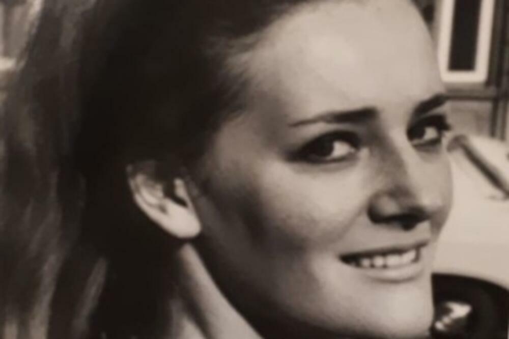 OVA ŽENA SA SLIKE JE MAJKA NAŠE POZNATE GLUMICE: Sličnost je OGROMNA, ne biste verovali KO JE U PITANJU (FOTO)