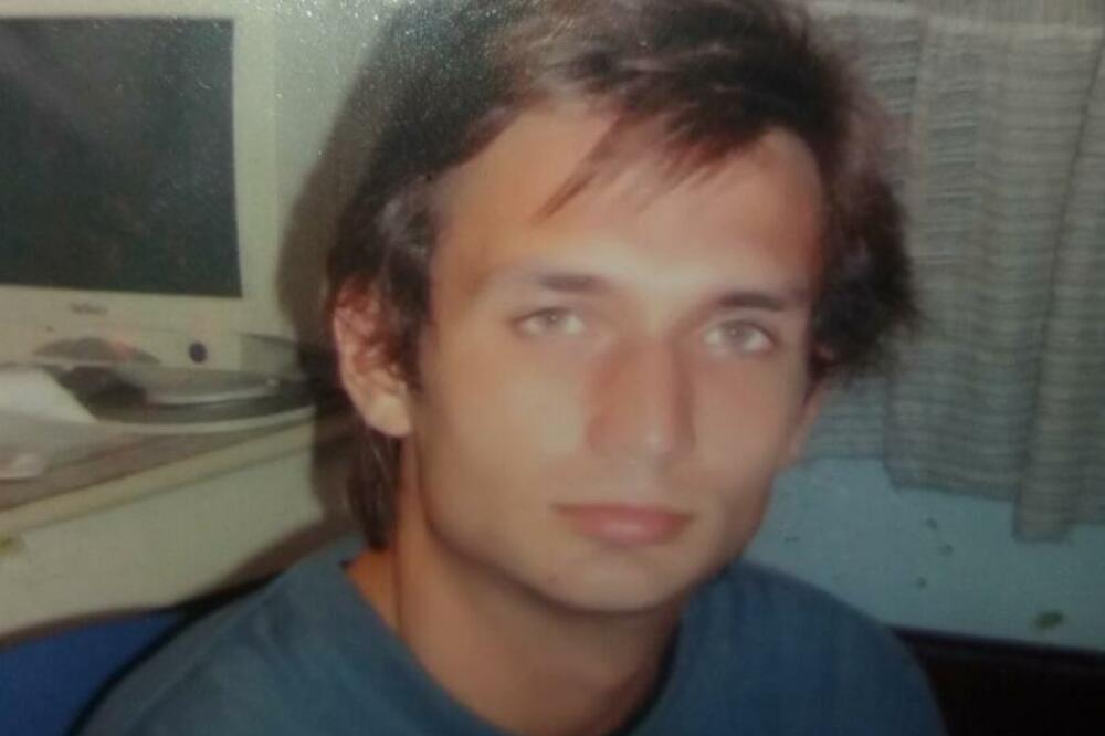 VLADICE NEMA VEĆ 9 GODINA, A RODITELJI JOŠ UVEK ČEKAJU DA ZAKUCA NA VRATA KUĆE: Njegov nestanak je MISTERIJA (FOTO)