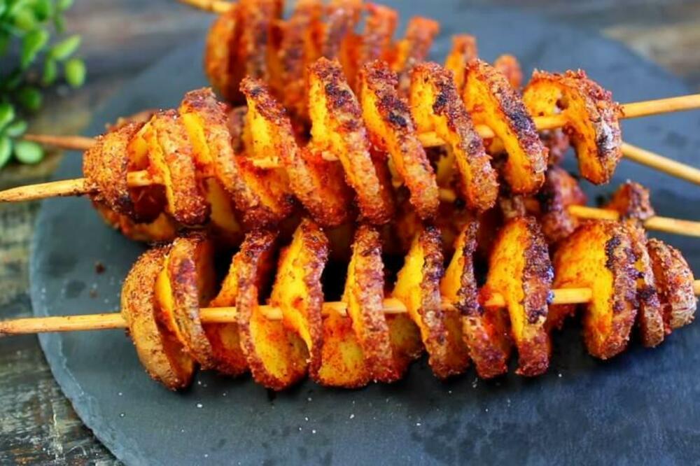 INTERNET JE POLUDEO ZA OVIM RECEPTOM: Napravite HRSKAV KROMPIR kao u PRVOKLASNIM restoranima! (VIDEO)