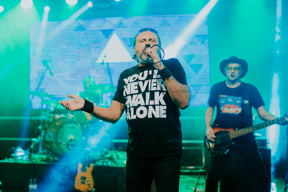 ZABRANJENO PUŠENJE KONCERTOM ODUŠEVILO PREPUNU ZAGREBAČKU HALU