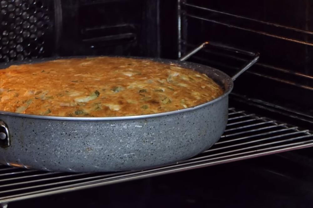 JEFTINA PITA S PRAZILUKOM I JOGURTOM: Pomešajte par sastojaka i imate neverovatno ZDRAV DORUČAK! (VIDEO)