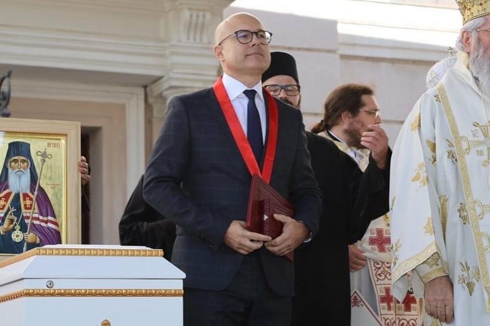 VUČEVIĆ DOBIO JEDNO OD NAJVEĆIH ODLIKOVANJA: Orden Svetog Save dodelio mu je patrijarh Porfirije!