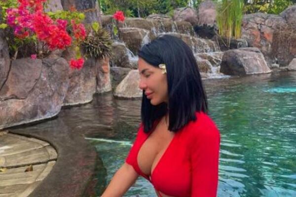 TELO OD MILION DOLARA POKAZALA SVIMA: Helena se ne smiruje, muškarci na APARATIMA OD VRELOG PRIZORA