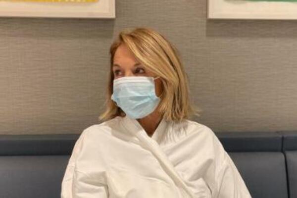 "POZLILO MI JE, SOBA JE POČELA DA SE VRTI": Pored VODITELJKE RTS-A, I NJENA KOLEGINICA OTKRILA DA IMA RAK DOJKE