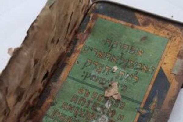 HTELI DA POPRAVE KROV KOJI JE PROKIŠNJAVAO, PA PRONAŠLI NEŠTO ŠOKANTNO: Posle 17 godina su to UGLEDALI (FOTO)