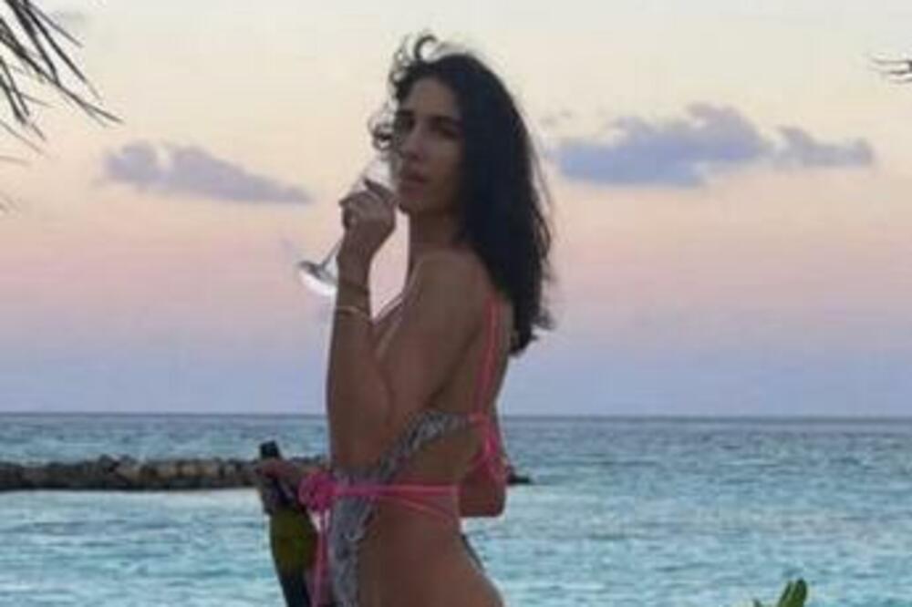 SLIKA JELISAVETE ORAŠANIN BEZ BRUSA! (FOTO)