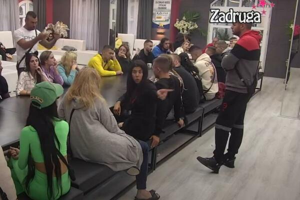 "KORISTI TE I NE POŠTUJE, RUGOBA!" Ćertić PONOVO vređa, zadrugar se ne smiruje...