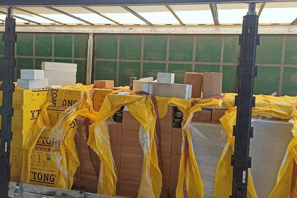 POKUŠALI DA PROKRIJUMČARE 10 TONA AROME NARGILE VREDNOSTI 700.000 EVRA: Velika zaplena na carini!