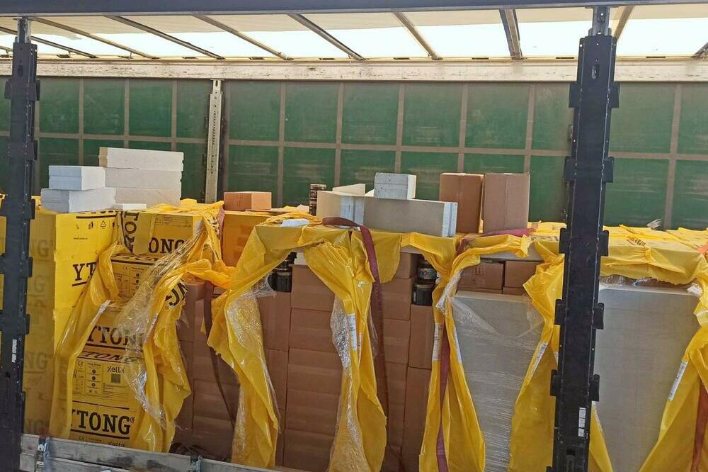 POKUŠALI DA PROKRIJUMČARE 10 TONA AROME NARGILE VREDNOSTI 700.000 EVRA: Velika zaplena na carini!