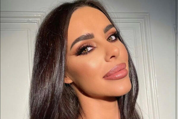 VRELO IZDANJE BOGDANE RAŽNATOVIĆ OSTAVLJA BEZ DAHA: Pogledajte kako SIJA, retka fotka koja je izašla JAVNO