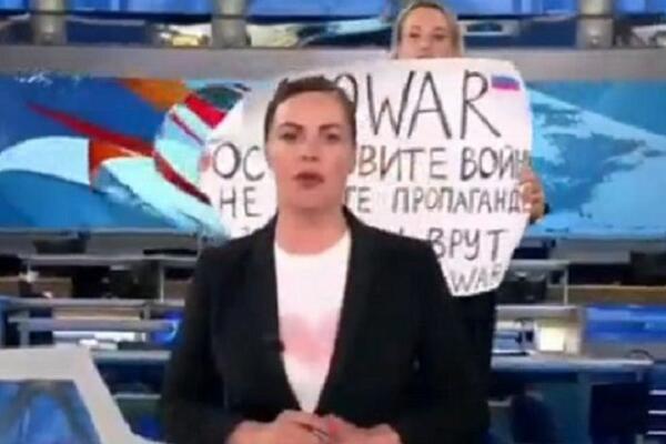 "STAVITE OVAKVU NANOGICU PUTINU": Ruska novinarka koja je protestovala u programu UŽIVO POBEGLA IZ KUĆNOG PRITVORA!