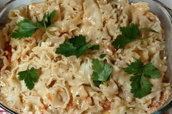 NAPRAVITE ZAPEČENU PASTU SA FETA SIROM: Idealna IDEJA ZA RUČAK, topi se u USTIMA (RECEPT)