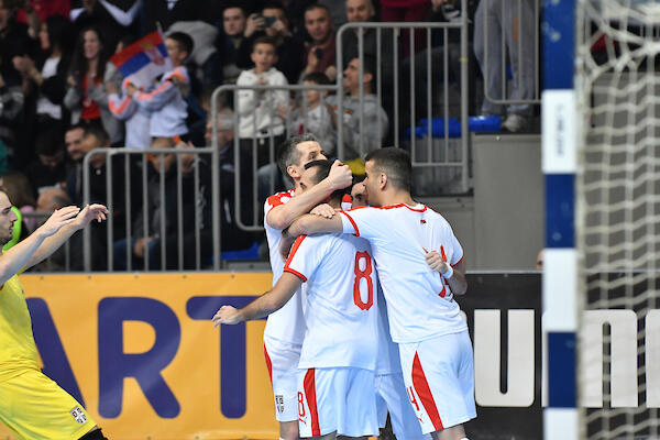 KAO I NAJBOLJI FUDBALERI! Futsal reprezentacija Srbije trijumfalno se vraća kući iz Norveške!