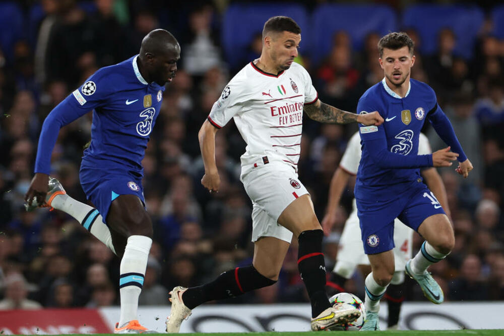 KAKAV PROMAŠAJ VELIKOG NAVIJAČA ZVEZDE: Mogao je da utiša Stamford Bridž, a on se obrukao za sve pare! (VIDEO)