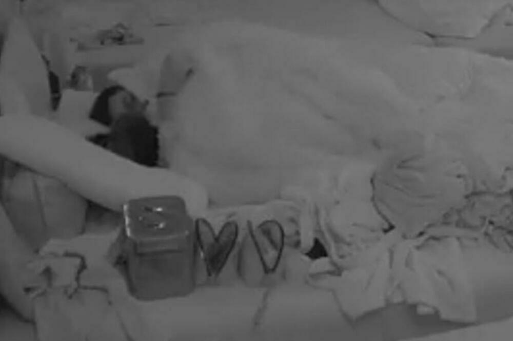 AKCIJALI DO ZORE ISPOD POKRIVAČA: Maji Marinković i Marku popustile kočnice, OGLASILA SE Stanija VIDEO 18+