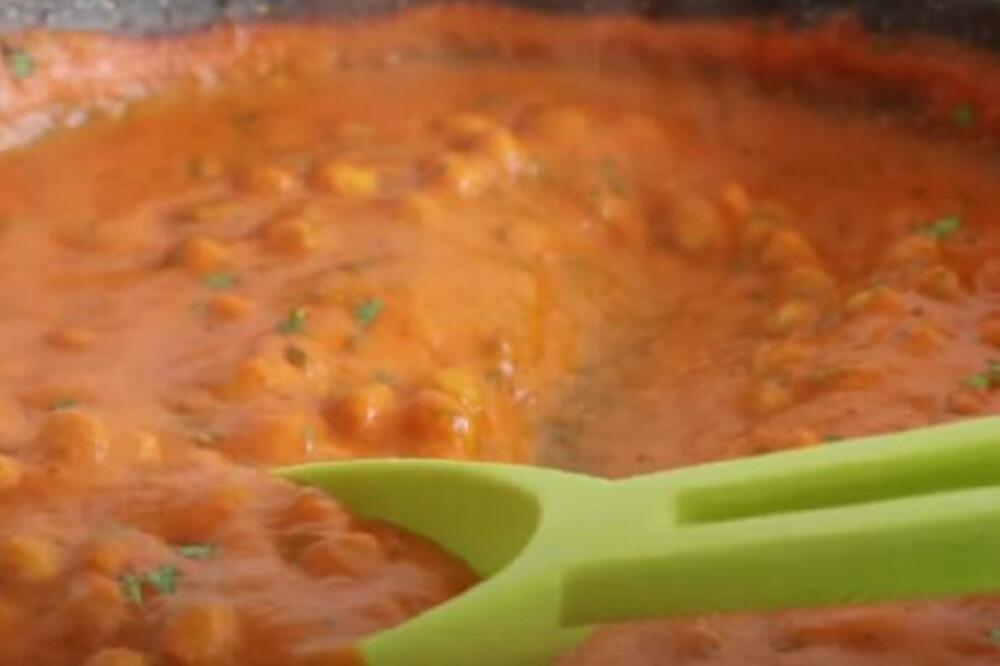 OVAKO SE SPREMA SRPSKI POSNI GULAŠ: Ukusniji je od onog sa MESOM, 1 POVRĆE daje pravu AROMU (RECEPT)