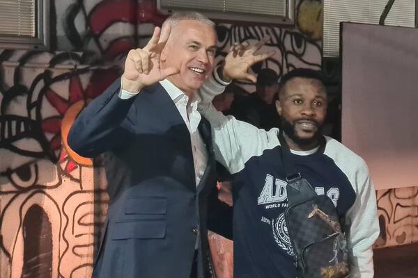 HIT FOTKA KANGE I TERZIĆA! Ovako su ispozirali posle VELIKE POBEDE! (FOTO)